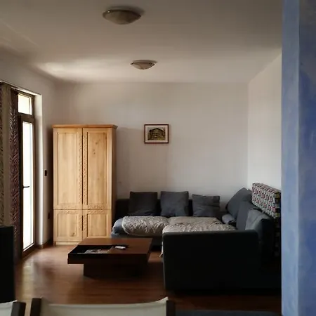 Dara Penzion Carevo